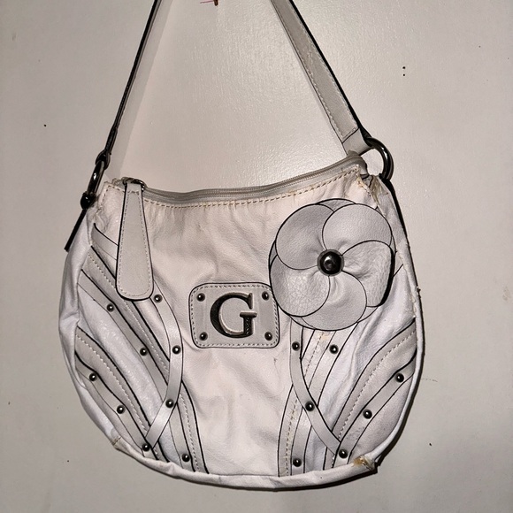 White Guess Bag - Picture 1 of 2